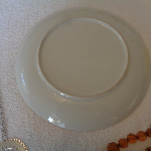 VINTAGE RETRO YELLOW FLOWERS PLATE & 2 NEW NECKLACES STYLED OLD LOT - Picture 3 of 7